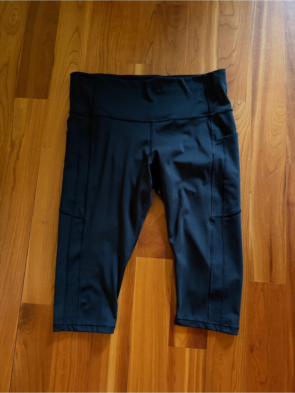 Athleta stash crop gym shorts